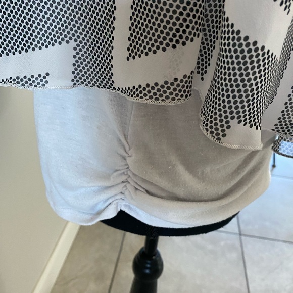 Off the shoulder top. - Picture 5 of 6